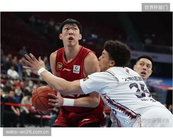 上海久事常规赛防守表现优异,高压防守体系成取胜之匙。 上海久事常规赛防守表现优异,高压防守体系成取胜之匙。
